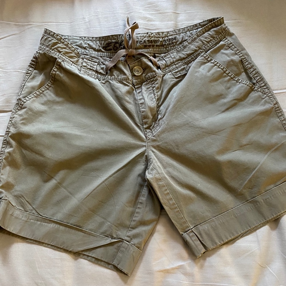 Short woman French brand esprit